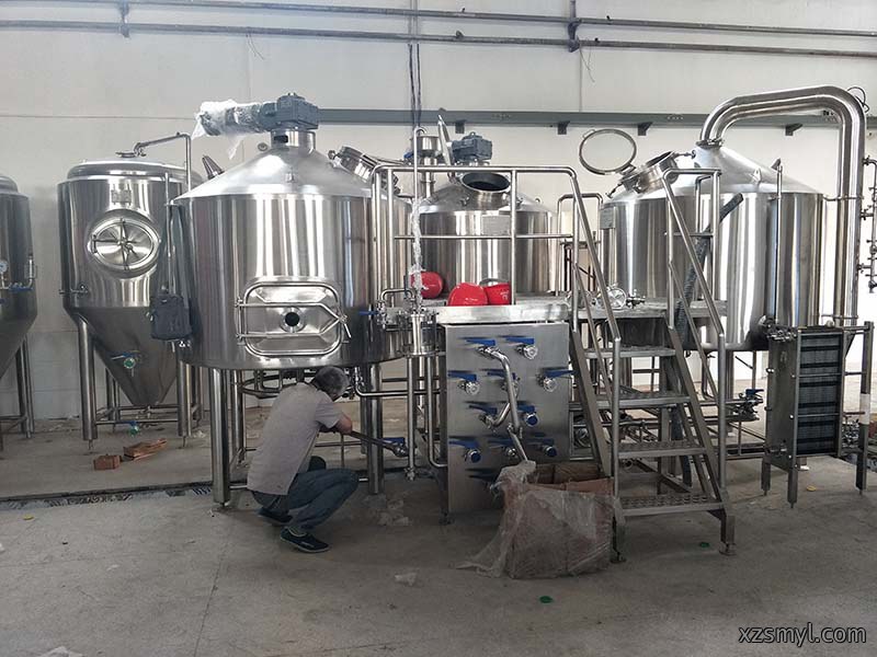 选购自酿啤酒设备需要考虑哪些因素！2020-07-28